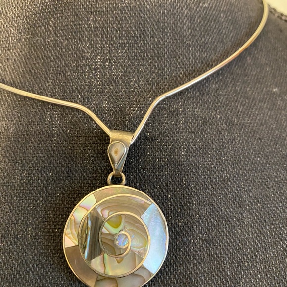 ⬇️Abalone inset silver butterfly and shell pendant - Picture 3 of 6